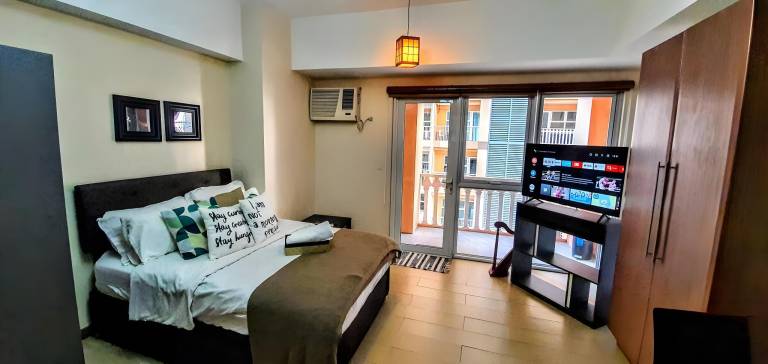 Apartment with yard & pool | Suitable for remote work | Pets allowed in Taguig