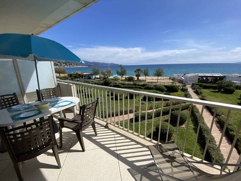 Lavandou apartment with sea view terrace and parking — photo 5