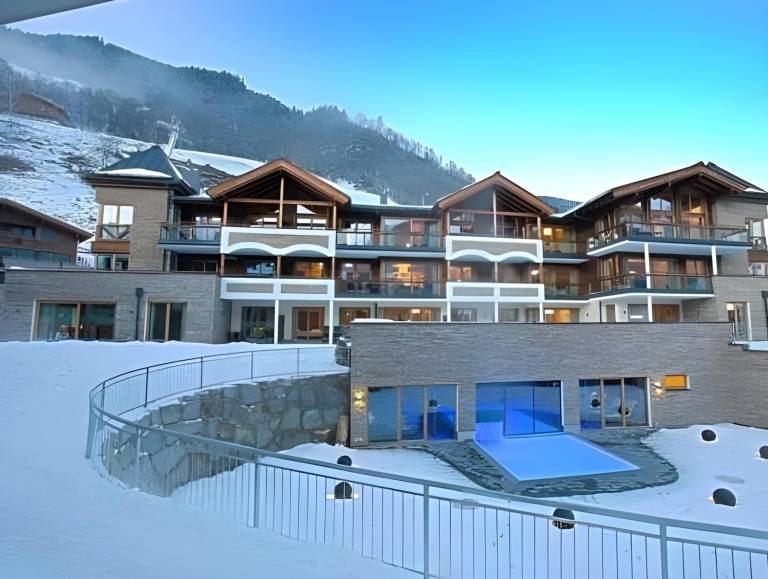 Serviced apartment with sauna, patio & pool | Ski nearby | Pet-friendly in Bramberg am Wildkogel