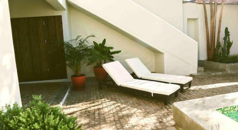 House with private pool, yard & BBQ — photo 4