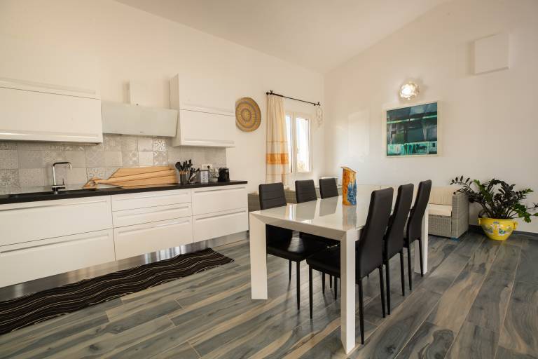 Family-oriented vacation home with barbeque, garden & private pool | Mountain view | Pet-friendly — photo 4
