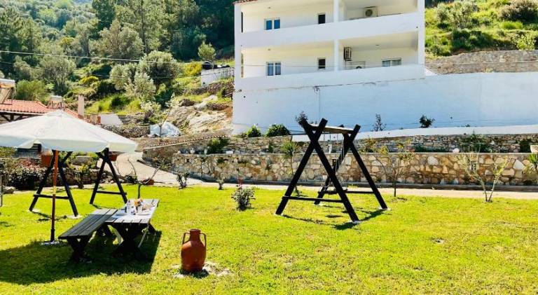 Apartment with 2 rooms for 4 persons in Samos