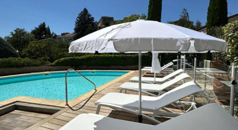 Serviced apartment with pool & patio | Pet-friendly in Gréoux-les-Bains