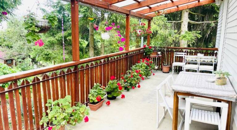 Vacation home with patio & yard — photo 4