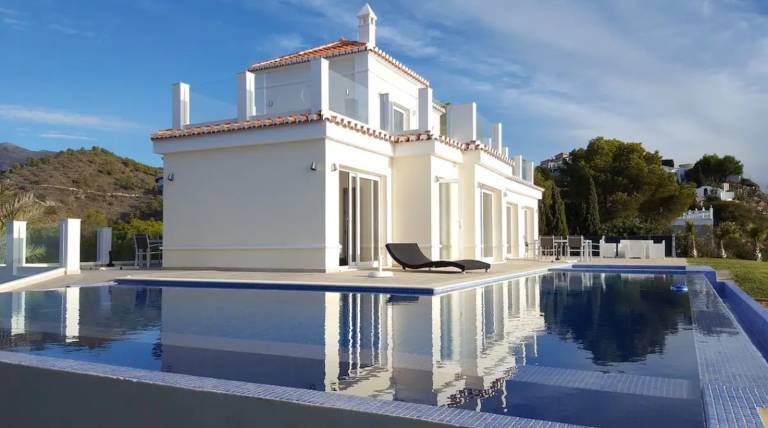 Villa 'with 2 Pools and Jacuzzi' with Garden, 2 Terraces & Wi-Fi — photo 2