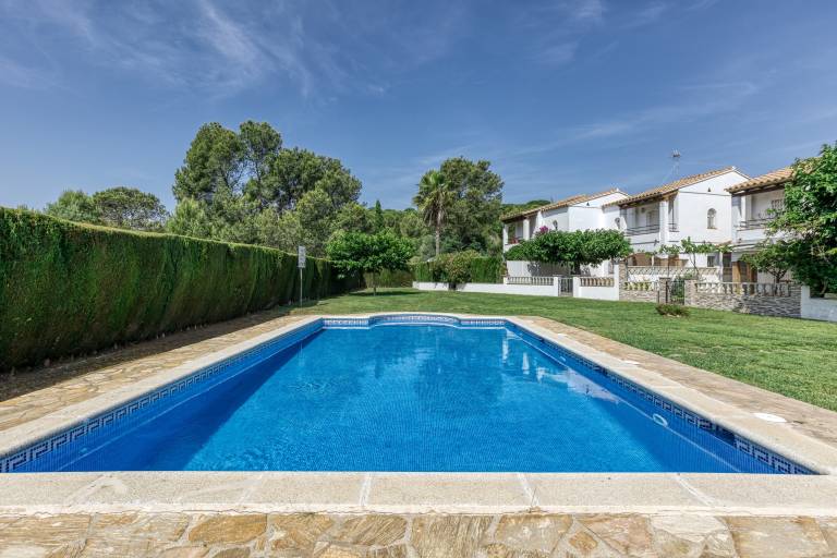 Fully equipped lovely house with barbeque, pool & garden | Mountain view | Dogs allowed in L'Escala