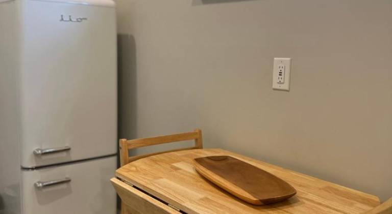 Private modern guesthouse, near La Cantera/Medical Center in San Antonio, TX