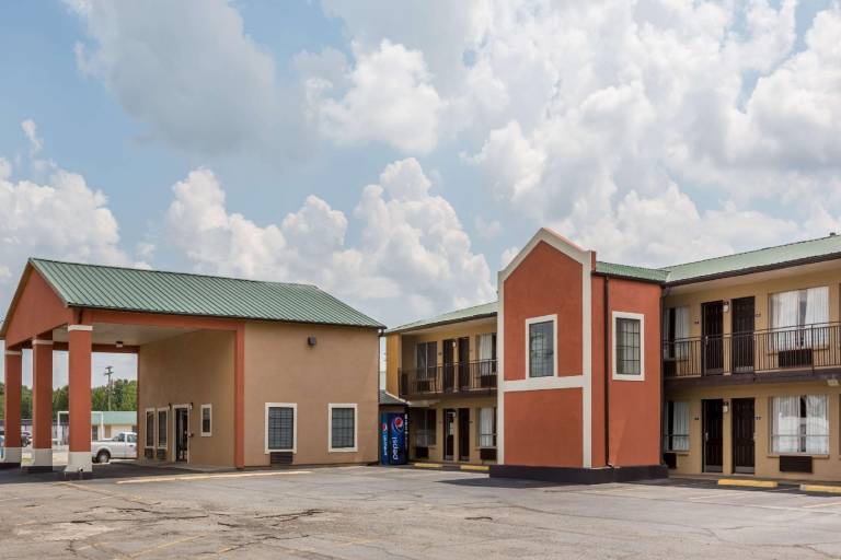 Days Inn by Wyndham Carlisle in Lonoke, AR