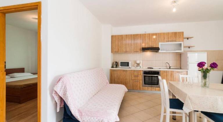 Apartman Iva-family holiday 250 m from pebble beach — photo 2