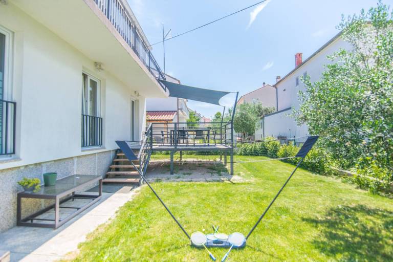 Fully equipped holiday apartment with BBQ, yard & patio | Close to the beach | Pet-friendly — photo 2