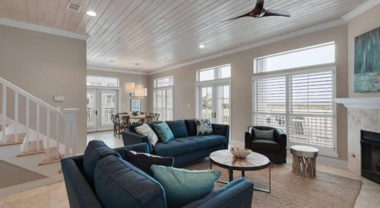 Charming vacation home with pool | Beach nearby | Pets are welcome — photo 3