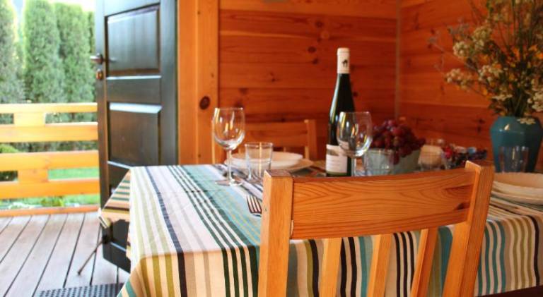 Lodge with barbeque, terrace & yard — photo 3