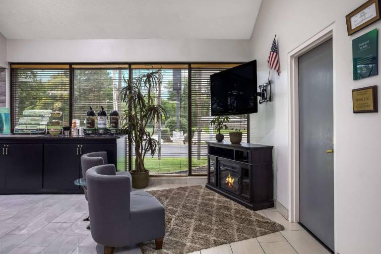 Quality Inn Toledo Westgate — photo 2