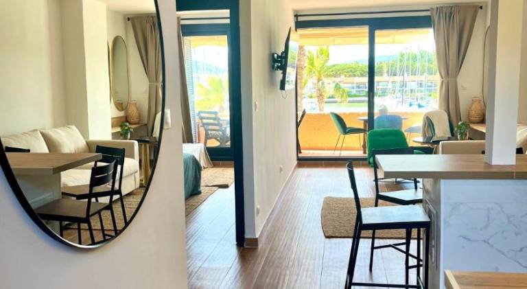 Holiday apartment with terrace in Cogolin