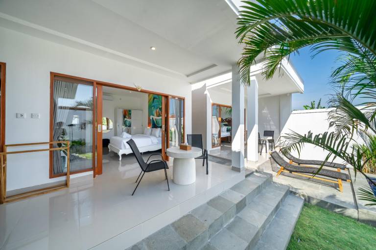 Villa with garden, private pool & hot tub — photo 4