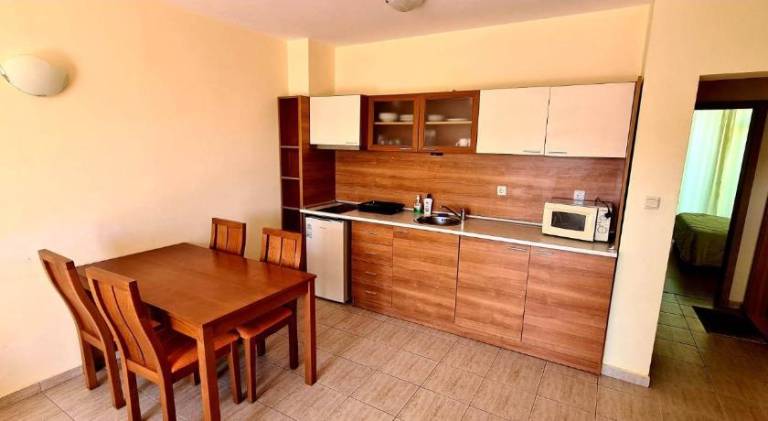 Serviced apartment with terrace, yard & hot tub in Sunny beach