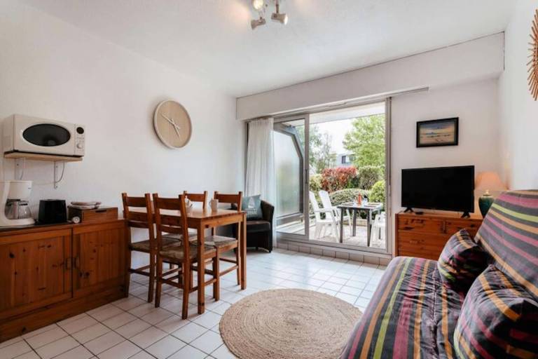 Beautiful rental apartment with patio & garden | Beach nearby | Pets are welcome — photo 2