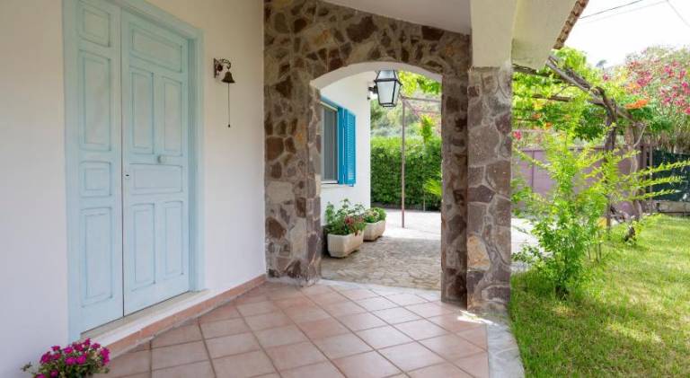 Villa with 4 rooms for 8 persons — photo 4