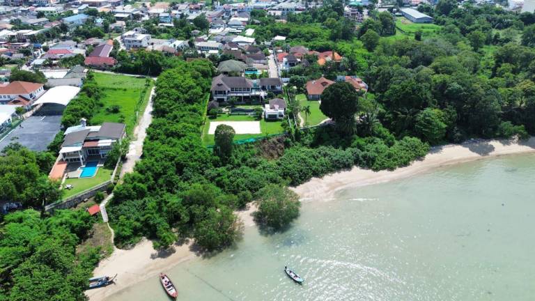 Villa with garden, hot tub & pool in Rawai