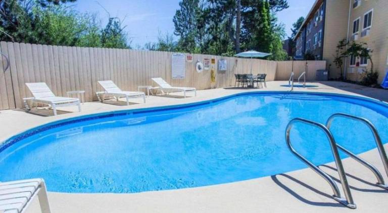 Quality Inn Kirkland — photo 3