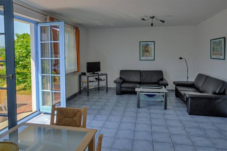 Apartment with garden, grill & patio — photo 5