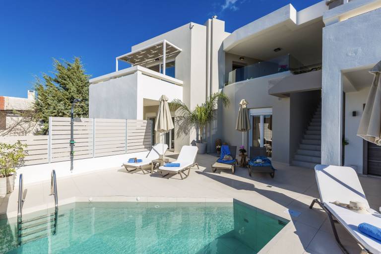 Fully equipped villa with terrace, garden & jacuzzi | Pets allowed — photo 4