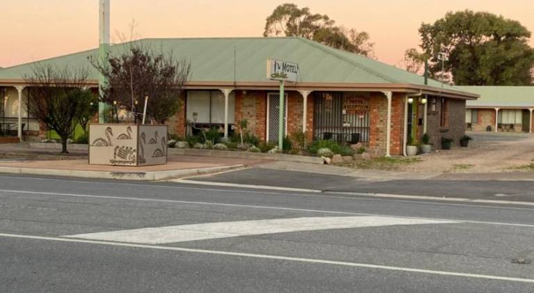Lake Albert Motel