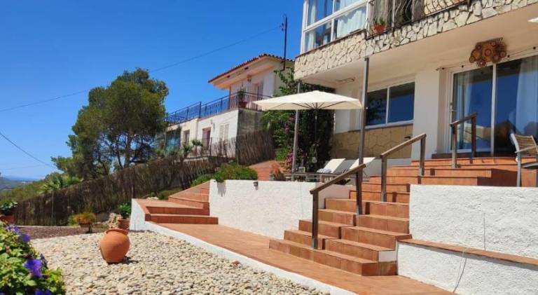 Fully equipped apartment with yard & patio | Perfect for remote work | Pets allowed — photo 3