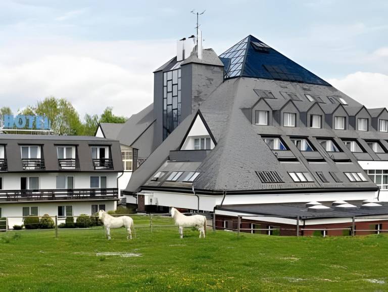 Lazensky hotel Pyramida in Frantiskovy Lazne