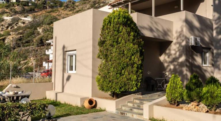 Elio A 1BDR Apt1 min from the beach by Hospi Living in Malevizi