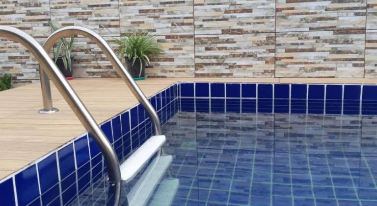 House with pool — photo 3