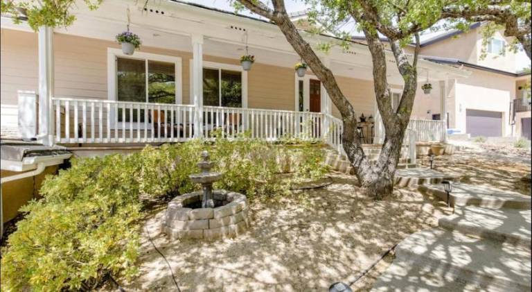 Vacation home with hot tub | Pets allowed — photo 5