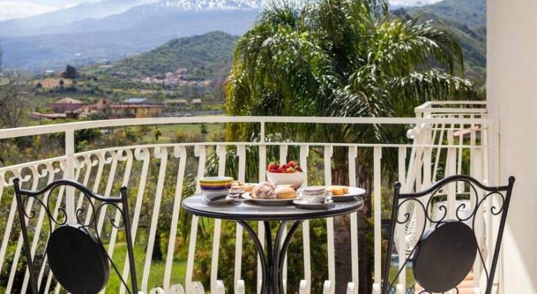 Family-oriented rental apartment with grill, terrace & hot tub | Pet-friendly — photo 3