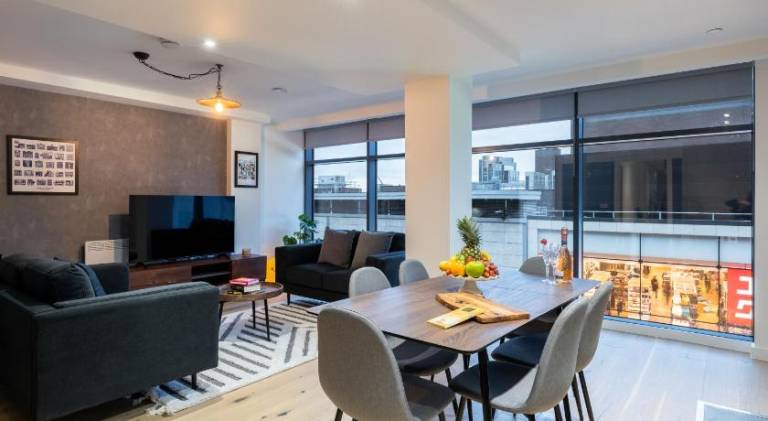 Lovely rental apartment with patio | Near Manchester Town Hall | Pets are welcome — photo 3