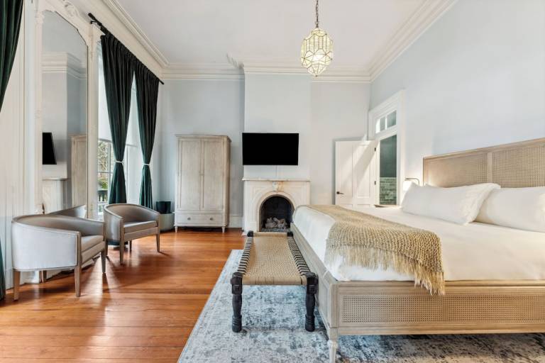 Bed and breakfast  Historic District - South