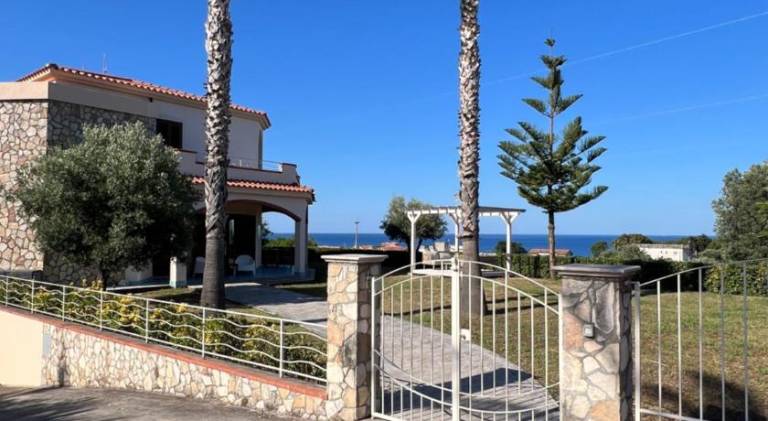 Villa with pool & jacuzzi | Dogs allowed in Belvedere Marittimo