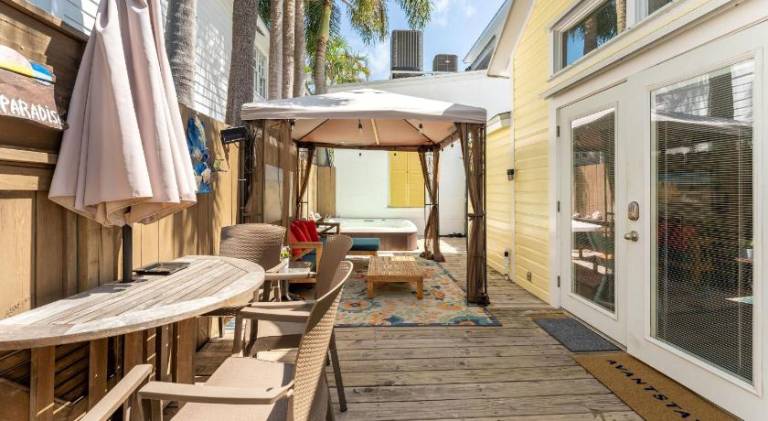 Casita de Catherine by AvantStay 1 Block to Duval St w Hot Tub — photo 4
