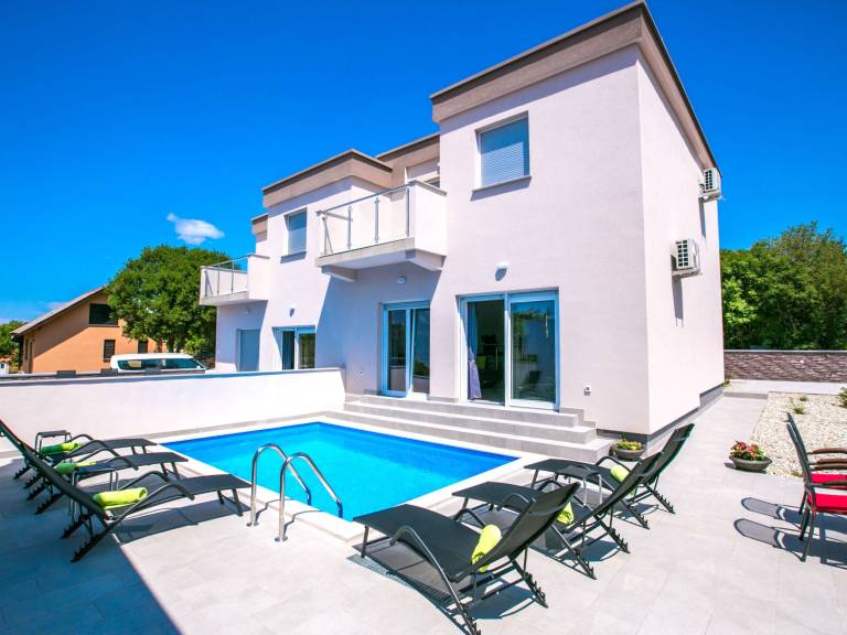 Ferienhaus Pinezići