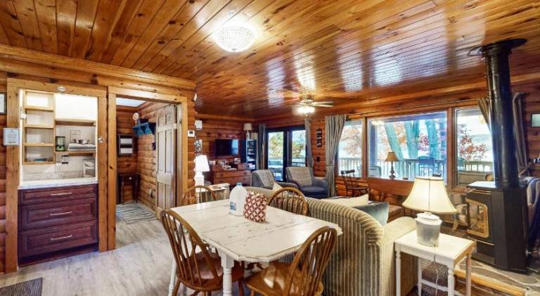 House with hot tub | Pet-friendly — photo 4