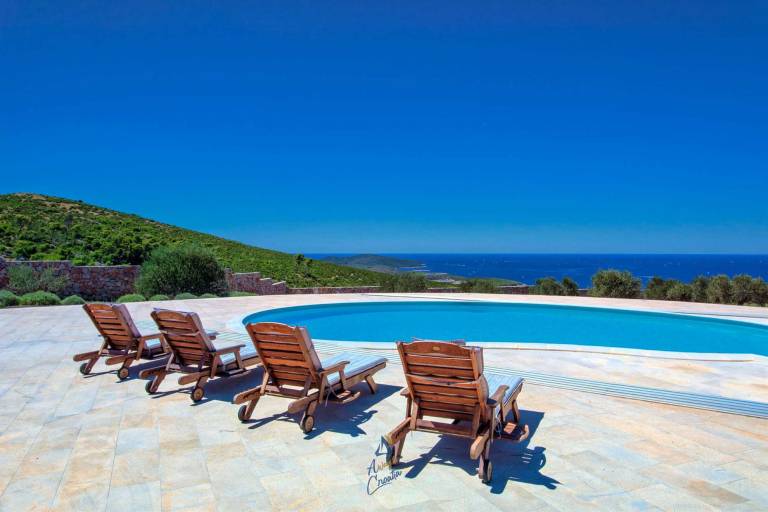 Luxury 7-BR villa with great hilltop views and pool — photo 2