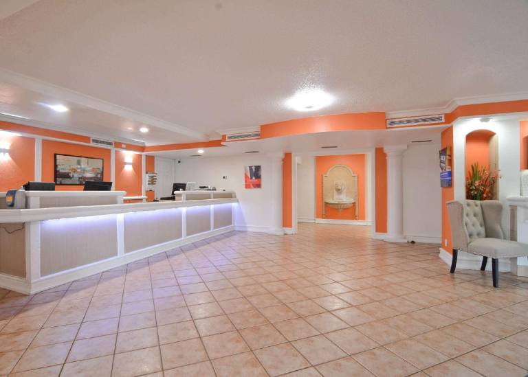 Budget Host Inn-Medical Center — photo 3