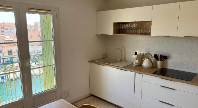 Apartment with patio — photo 4