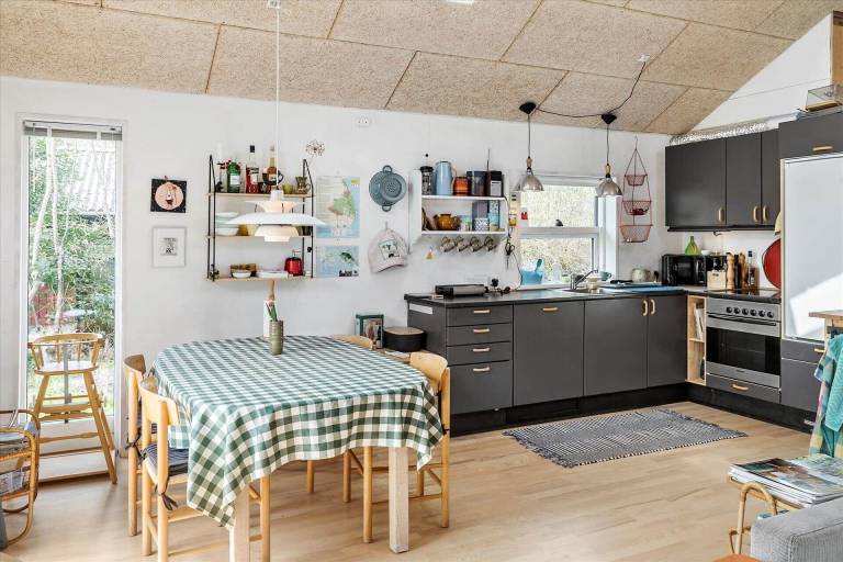 Vacation home with yard & patio | Pet-friendly — photo 4