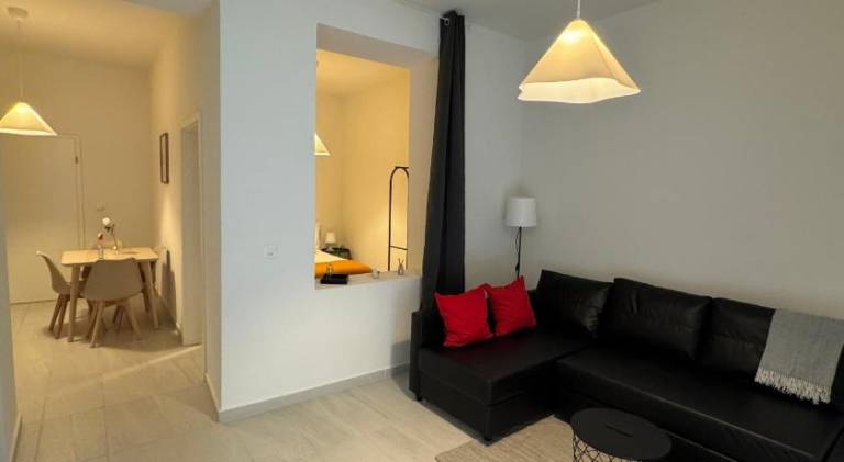 BaselStad Bright Studio Public Transport Included 10 min Tram to Messe & City Center in Muttenz