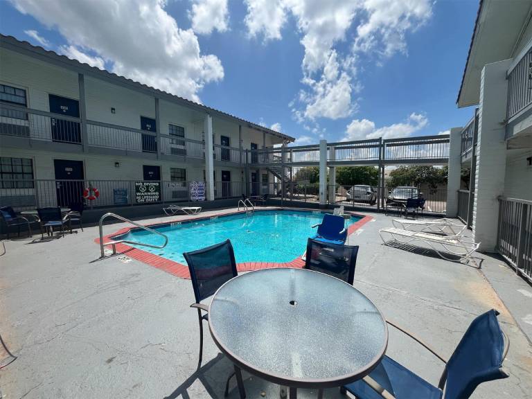 Studio 6 Studio 6 Suites Euless, TX – DFW West — photo 3