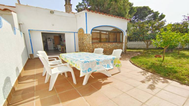 Villa with BBQ, patio & yard | Dogs allowed in L'Escala