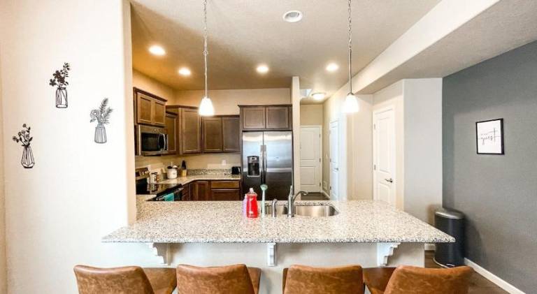 House with 2 rooms for 5 persons in Colorado Springs, CO