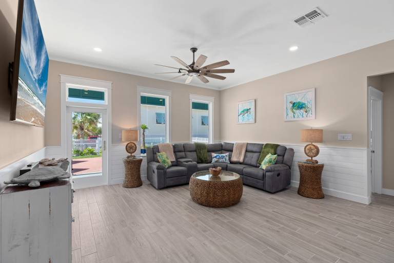 Child-friendly pleasant vacation home with pool | Beach nearby | Pets allowed in South Padre Island, TX