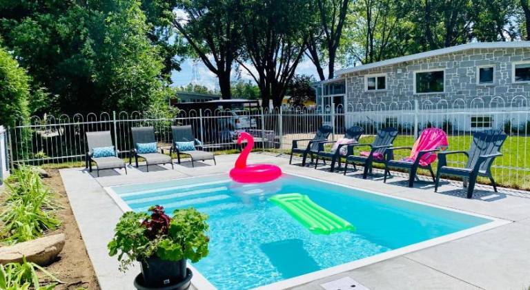 Vacation home with pool — photo 5