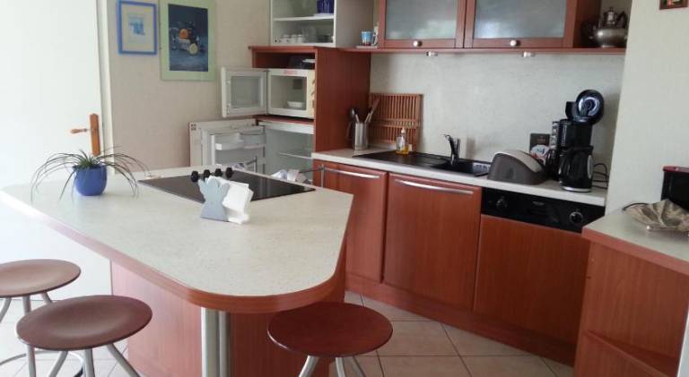 Rental apartment with patio — photo 3